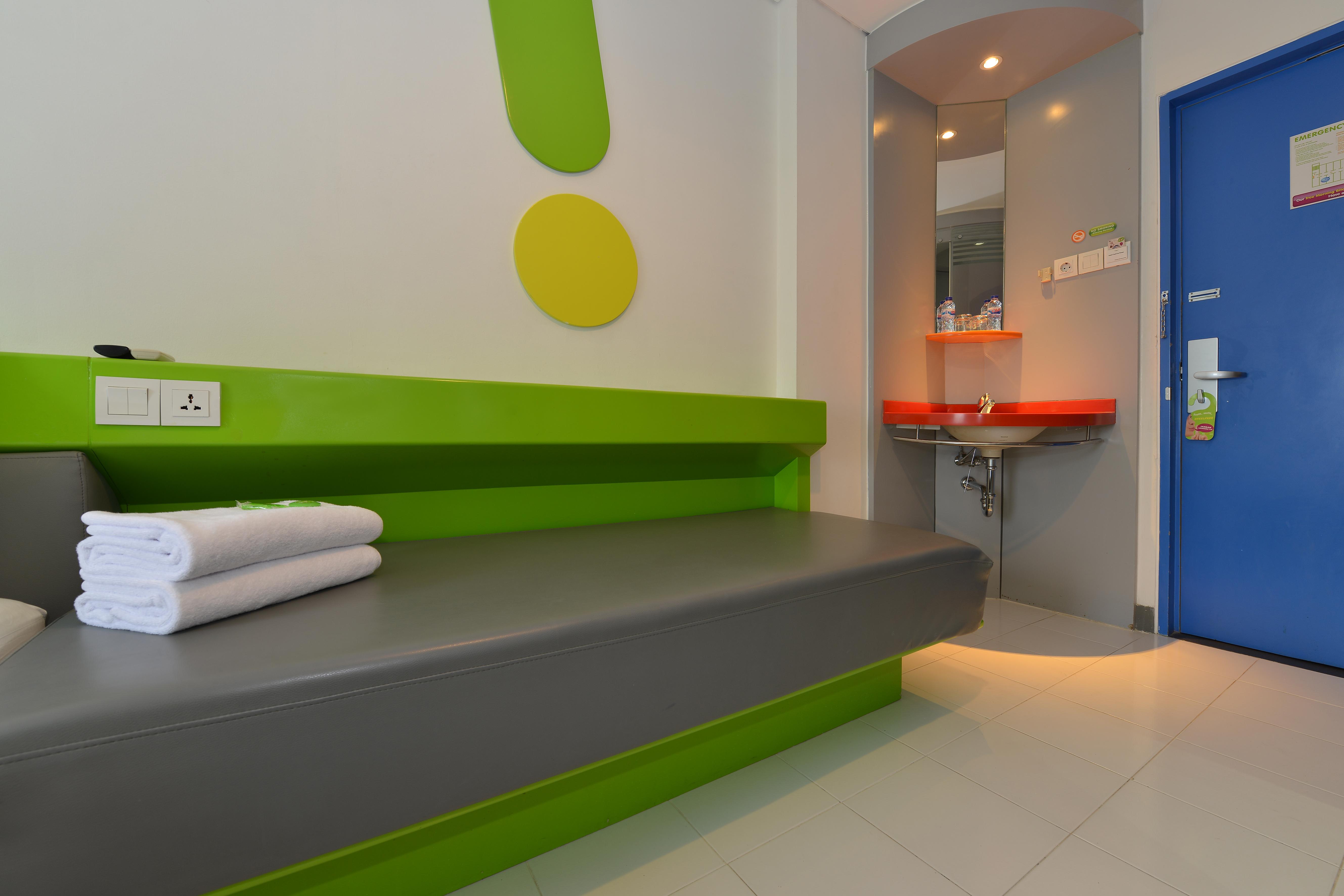 Pop! Hotel Kemang Джакарта Екстер'єр фото